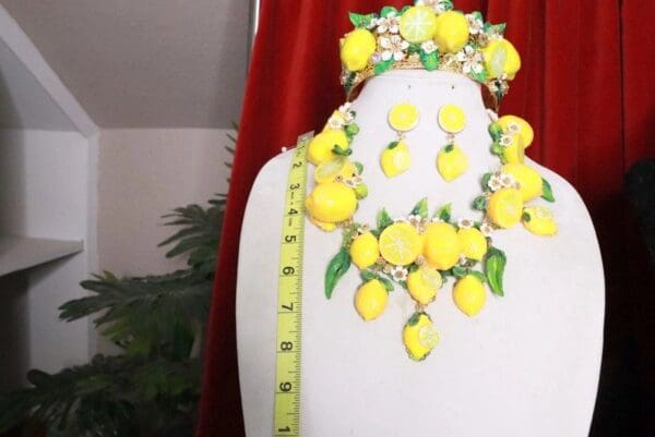SOLD! 8341 Set Of Baroque 3D Effect Lemon Fruit Bee Statement Necklace+ Earrings - Image 6