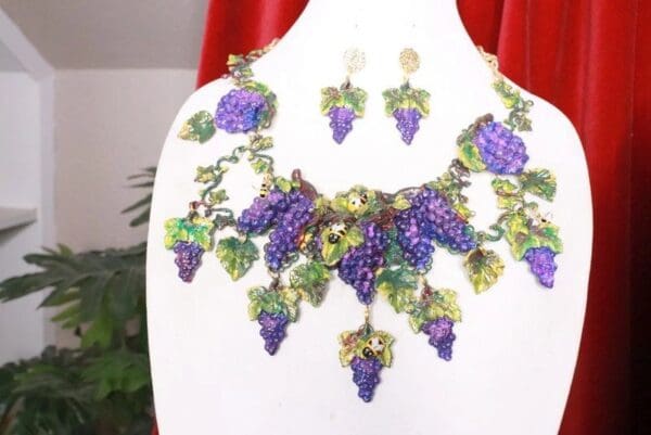 SOLD! 8342 Set Of Art Nouveau Hand Painted Vivid Grapes Bee Necklace+ Earrings - Image 2