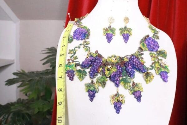 SOLD! 8342 Set Of Art Nouveau Hand Painted Vivid Grapes Bee Necklace+ Earrings - Image 4
