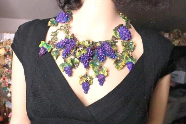 SOLD! 8342 Set Of Art Nouveau Hand Painted Vivid Grapes Bee Necklace+ Earrings - Image 6
