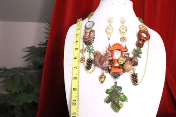 SOLD! 8343 Set Of Art Jewelry 3D Effect Squirrel Clock Oak Necklace+ Earrings - Image 7