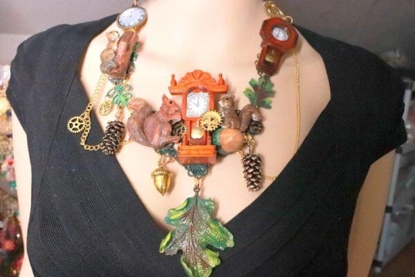 SOLD! 8343 Set Of Art Jewelry 3D Effect Squirrel Clock Oak Necklace+ Earrings - Image 5