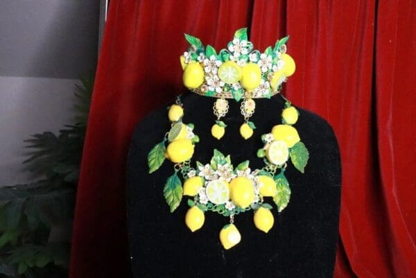 SOLD! 8357 Set Of Baroque 3D Effect Lemon Fruit Bee Statement Necklace+ Earrings - Image 2