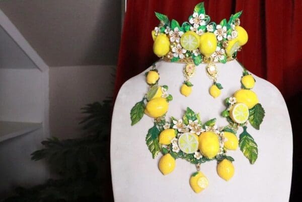 SOLD! 8357 Set Of Baroque 3D Effect Lemon Fruit Bee Statement Necklace+ Earrings - Image 4