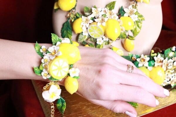 SOLD! 8357 Set Of Baroque 3D Effect Lemon Fruit Bee Statement Necklace+ Earrings - Image 5