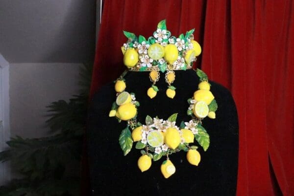 SOLD! 8358 Set Of Baroque 3D Effect Lemon Fruit Bee Statement Necklace+ Earrings - Image 4