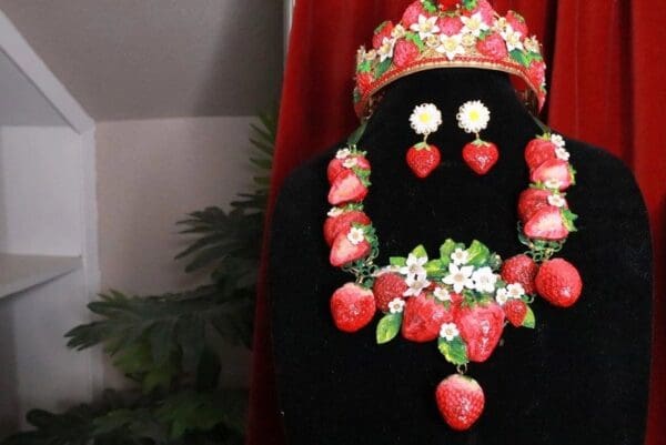 SOLD! 8364 Set Of Art Nouveau Vivid Hand Painted Strawberry Massive Necklace+ Earrings - Image 6