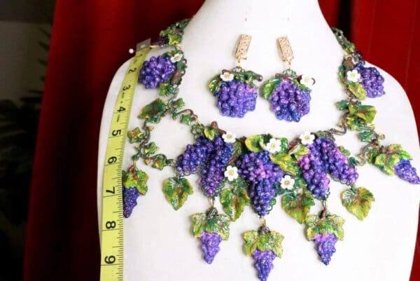 SOLD! 8365 Set Of Art Nouveau Hand Painted Vivid Grapes Bee Necklace+ Earrings - Image 4