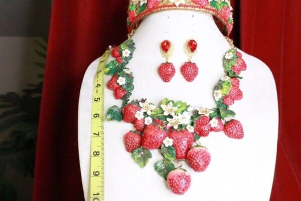 SOLD! 8367 Set Of Art Nouveau Vivid Hand Painted Strawberry Massive Necklace+ Earrings - Image 3