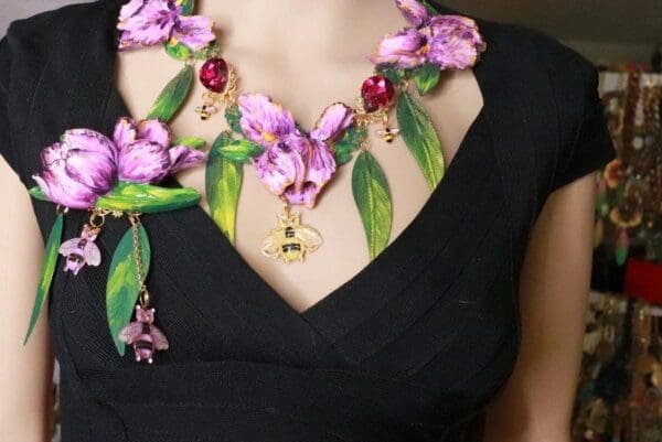 SOLD! 8370 Tulips Bee Hand Painted Massive Brooch - Image 5