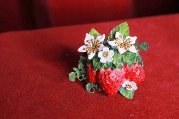 SOLD! 8381 Art Jewelry Vivid Strawberry 3D Effect Cocktail Ring - Image 7