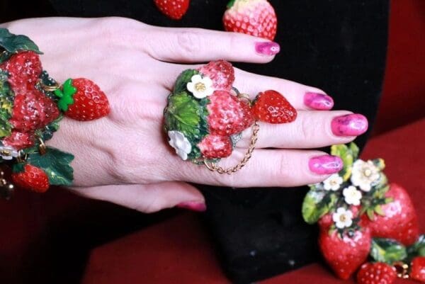 SOLD! 8385 Art Jewelry Vivid Strawberry 3D Effect Cocktail Ring - Image 5