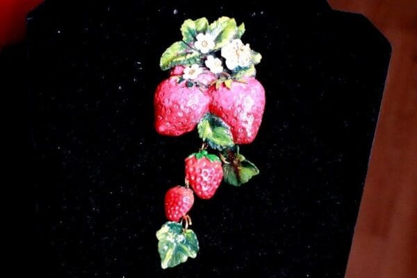 SOLD! 8386 Art Jewelry Vivid Strawberry 3D Effect Hand Painted Brooch - Image 9