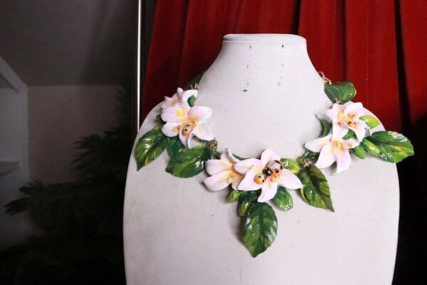 SOLD! 8391 Art Nouveau Vivid Hand Painted Lily Massive Necklace - Image 3