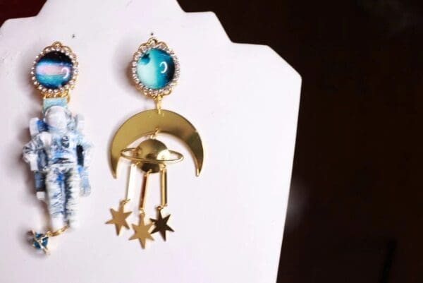 SOLD! 8399 Celestial 3D Effect Astronauts Unusual Light Weight Earrings - Image 7