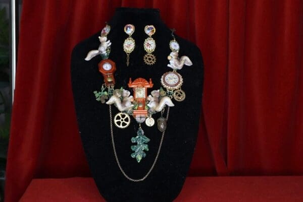 SOLD! 8446 Set Of Art Jewelry 3D Effect Squirrel Clock Oak Necklace+ Earrings - Image 2
