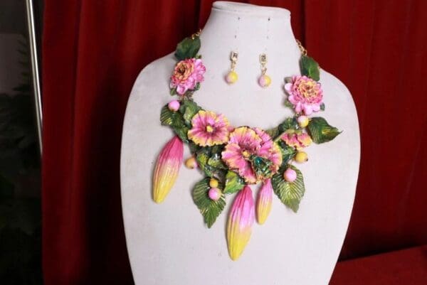 SOLD! 8456 Set Of 3D Effect Hand Painted Village Flowers Hibiscus Bee Massive Genuine Agates Statement Necklace+ Earrings - Image 3