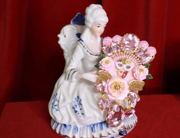 SOLD ! 8463 Young Marie antoinette Pink Massive Brooch - Image 9