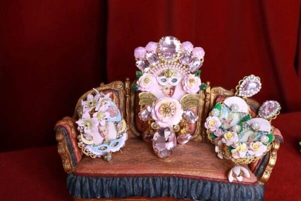 SOLD ! 8463 Young Marie antoinette Pink Massive Brooch - Image 10