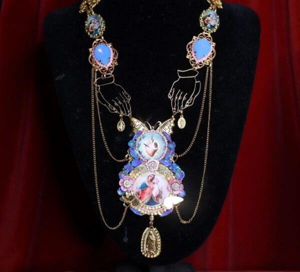 SOLD! 8470 Virgin Mary Madonna Sacred Heart Praying Hands Massive Necklace - Image 6