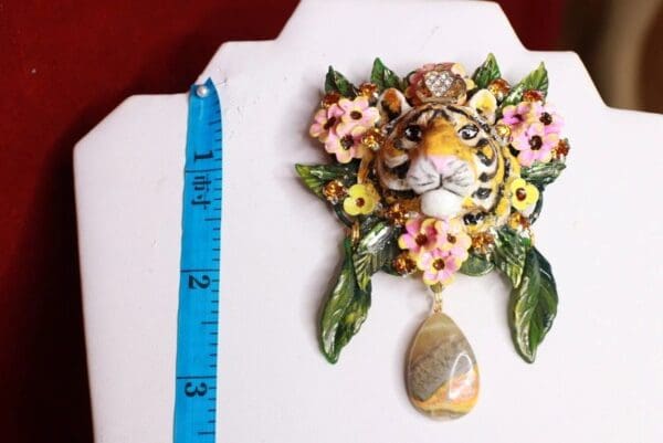 SOLD! 8493 Baroque 3D Effect Hand Painted Vivid Tiger Mom's Love Unique Brooch - Image 4