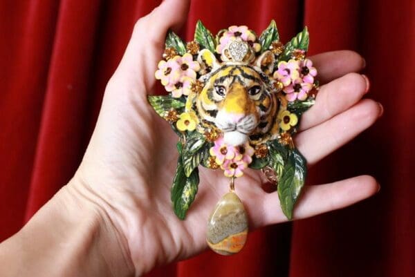 SOLD! 8493 Baroque 3D Effect Hand Painted Vivid Tiger Mom's Love Unique Brooch