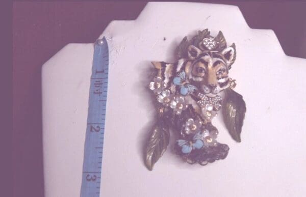 SOLD! 8494 Baroque 3D Effect Hand Painted Vivid Tiger Mom's Love Unique Brooch - Image 6