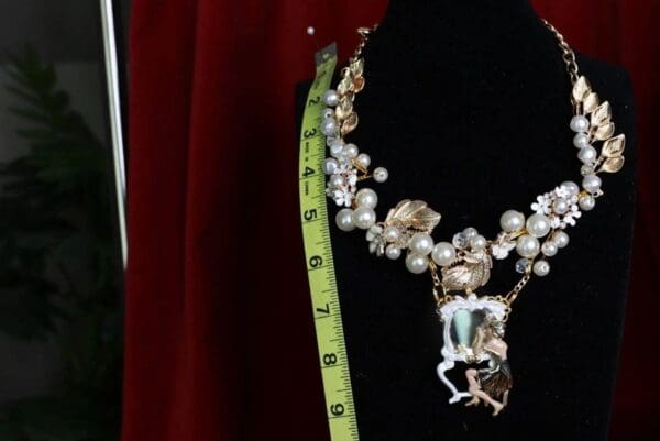 SOLD! 8501 Art Deco Gold tone Lady In The Mirror Pearl Elegant Necklace - Image 4