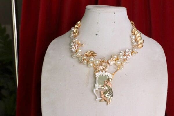 SOLD! 8501 Art Deco Gold tone Lady In The Mirror Pearl Elegant Necklace - Image 5