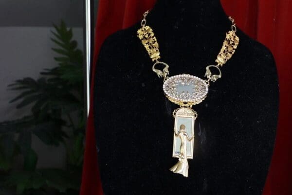 SOLD! 8502 Art Deco Gold tone Lady In The Mirror Massive Elegant Necklace - Image 6