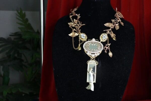 SOLD! 8503 Art Deco Gold tone Lady In The Mirror Garden Massive Elegant Necklace - Image 2