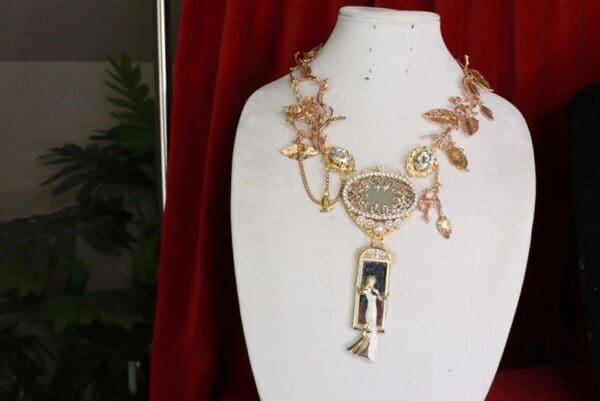 SOLD! 8503 Art Deco Gold tone Lady In The Mirror Garden Massive Elegant Necklace - Image 4
