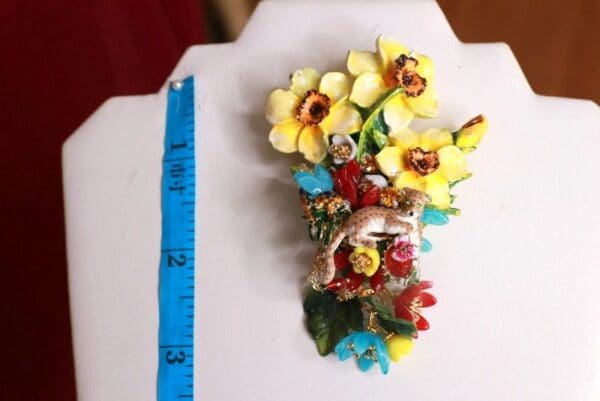 SOLD! 8524 Baroque Hand Painted Vivid Dona Anna Leopard Animal Brooch - Image 6