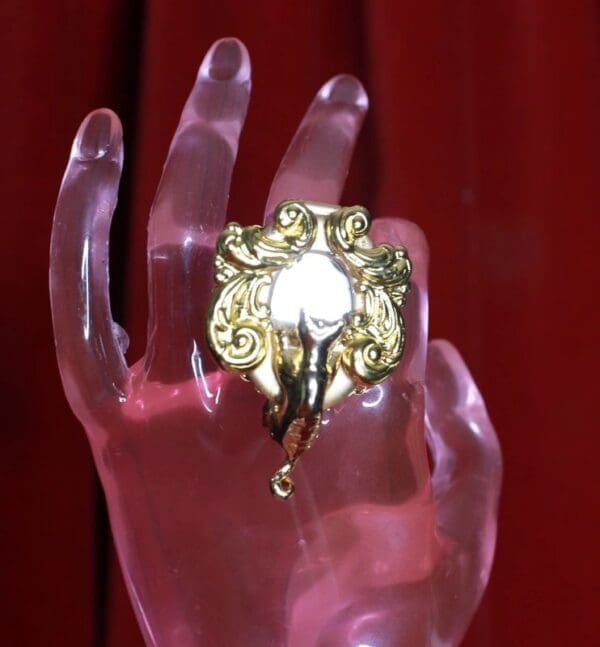 SOLD! 8534 Art Deco Cat Looking At The Mirror Toilet Adjustable Cocktail Ring - Image 7