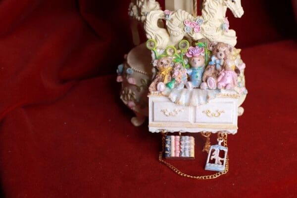 SOLD! 8560 Lulu's Garden 3D effect Toys Unusual Brooch - Image 7