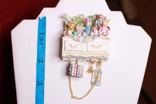 SOLD! 8560 Lulu's Garden 3D effect Toys Unusual Brooch - Image 9