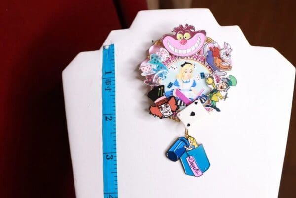 SOLD! 8593 Alice In Wonderland Enamel Details Brooch - Image 6