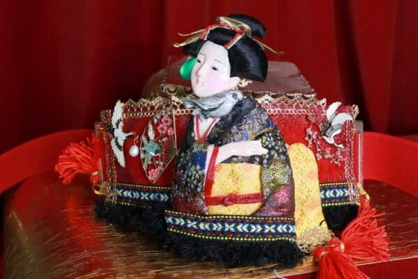 SOLD! 8623 Art Jewelry Geisha Kimono 3D Effect Embellished Waist Gold Belt Size S, L, M - Image 2