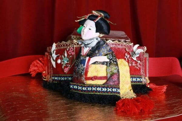 SOLD! 8623 Art Jewelry Geisha Kimono 3D Effect Embellished Waist Gold Belt Size S, L, M - Image 4