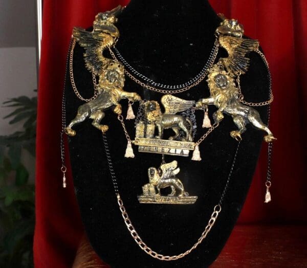 SOLD! 8659 Medieval Art Jewelry 3D Effect Hand Painted Lions Venezia Necklace - Image 8