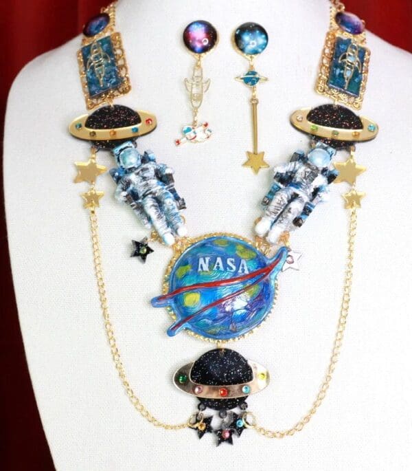 SOLD! 8662 Set Of Celestial NASA Astronauts Iridescent Necklace+ Earrings - Image 5