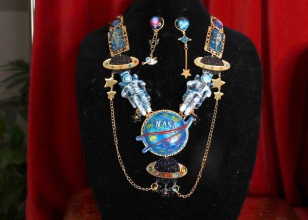 SOLD! 8662 Set Of Celestial NASA Astronauts Iridescent Necklace+ Earrings - Image 6