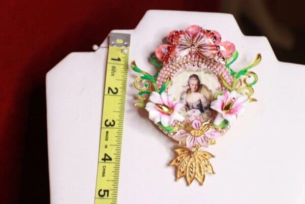 SOLD! 9208 Young Marie Antoinette Pale Pink Brooch - Image 6