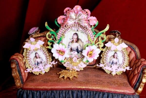 SOLD! 9208 Young Marie Antoinette Pale Pink Brooch - Image 2