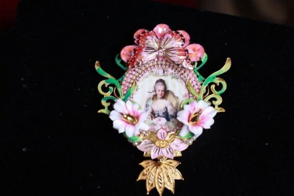 SOLD! 9208 Young Marie Antoinette Pale Pink Brooch - Image 7