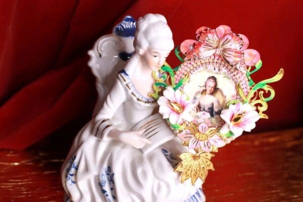 SOLD! 9208 Young Marie Antoinette Pale Pink Brooch - Image 3