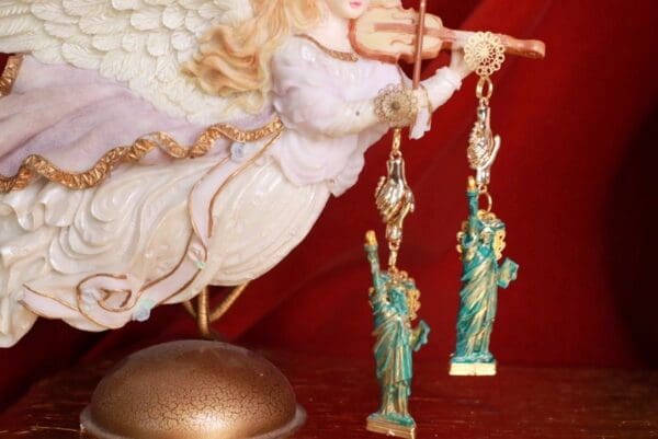 SOLD! 9217 USA Patriotic Statue Of Liberty Earrings - Image 2