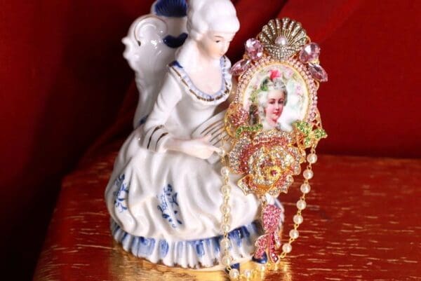 SOLD! 9220 Marie Antoinette Pale Pink Rhinestone Rose Brooch
