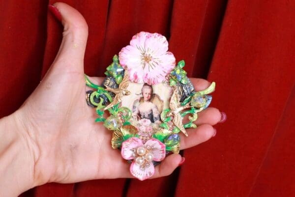 SOLD! 9223 Young Marie Antoinette Pale Pink Flower Swallows Brooch - Image 4