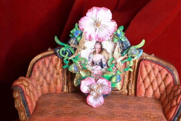 SOLD! 9223 Young Marie Antoinette Pale Pink Flower Swallows Brooch - Image 5